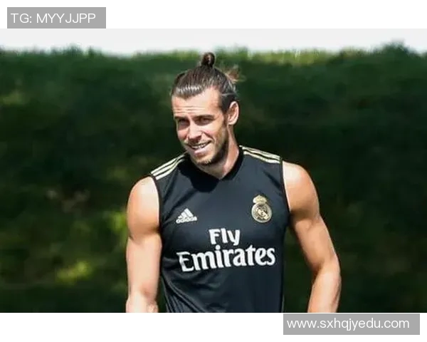 足球明星背后的奇葩家人揭秘视频让你大开眼界不容错过的趣味瞬间